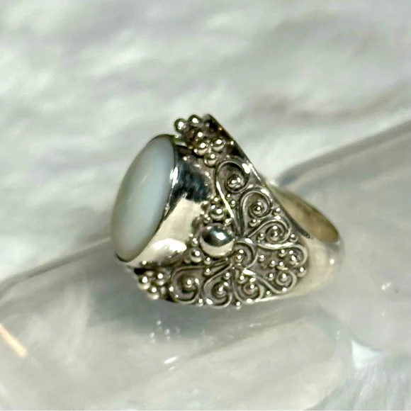 SARDA Mother of Pearl Sterling Ring - Picture 2 of 4